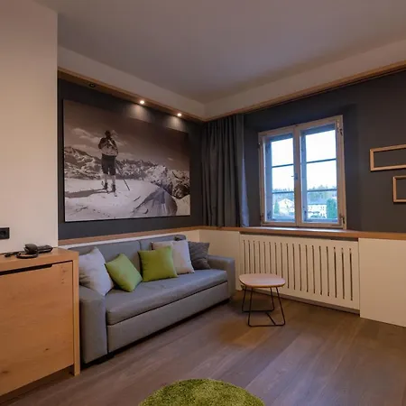 Hotel Alte Zollstation- Historical Building Pittenhart